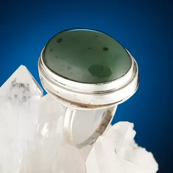 Кольцо нефрит зеленый (серебро 925 пр.) размер 18,5