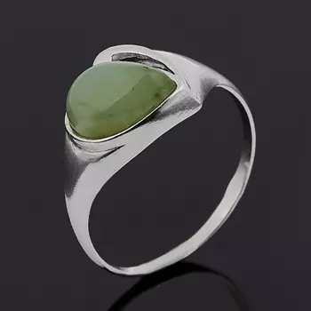 Кольцо нефрит зеленый (серебро 925 пр. родир. бел.) размер 17