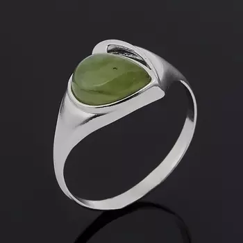 Кольцо нефрит зеленый (серебро 925 пр. родир. бел.) размер 18