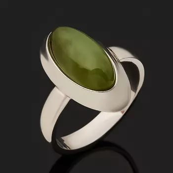 Кольцо нефрит зеленый (серебро 925 пр. родир. бел.) размер 18