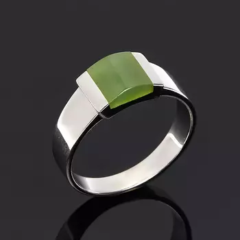 Кольцо нефрит зеленый (серебро 925 пр. родир. бел.) размер 17,5