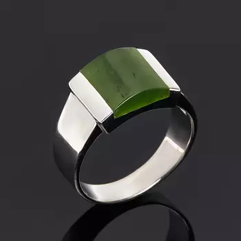 Кольцо нефрит зеленый (серебро 925 пр. родир. бел.) размер 17