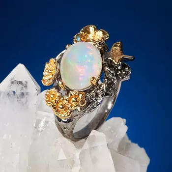 Кольцо опал благородный белый (серебро 925 пр. позолота, родир. черн.) размер 18,5