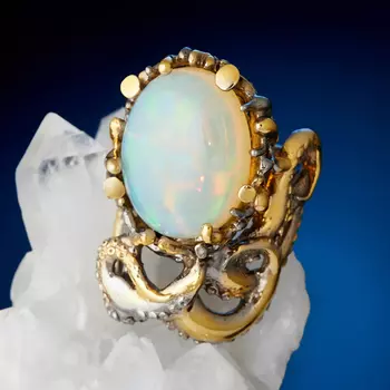 Кольцо опал благородный белый (серебро 925 пр. позолота, родир. черн.) размер 18,5