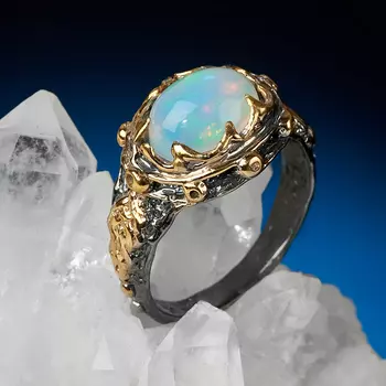 Кольцо опал благородный белый (серебро 925 пр. позолота, родир. черн.) размер 17,5