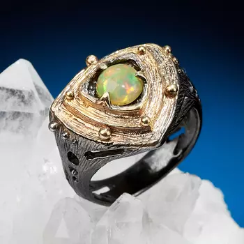 Кольцо опал благородный желтый (серебро 925 пр. позолота, родир. черн.) размер 17