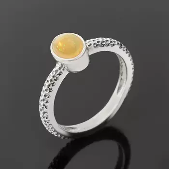 Кольцо опал благородный желтый (серебро 925 пр.) размер 18