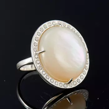 Кольцо перламутр белый (серебро 925 пр.) размер 17