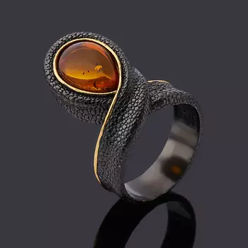 Кольцо янтарь пресс (серебро 925 пр. позолота, родир. черн.) размер 19,5
