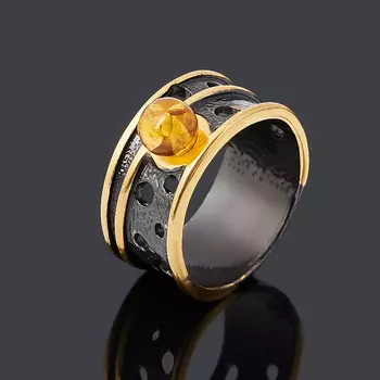 Кольцо янтарь пресс (серебро 925 пр. позолота, родир. черн.) размер 18