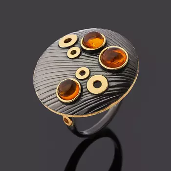 Кольцо янтарь (серебро 925 пр. позолота, родир. черн.) размер 17,5