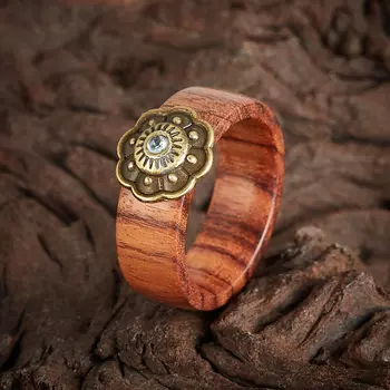 Кольцо топаз голубой огранка (дерево) размер 18