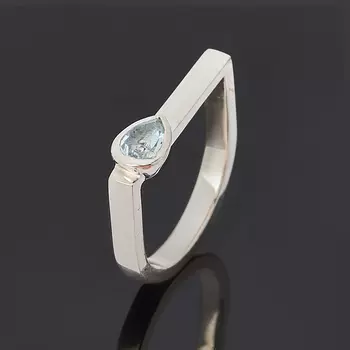 Кольцо топаз голубой огранка (серебро 925 пр.) размер 17