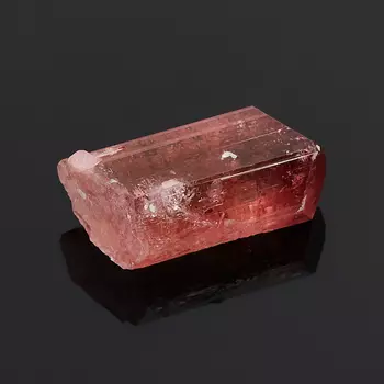 Кристалл турмалин розовый (рубеллит) (1,5-2 см)