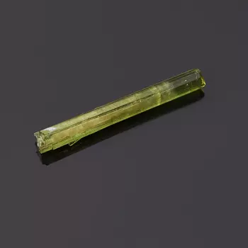 Кристалл турмалин зеленый (верделит) (1,5-2 см)
