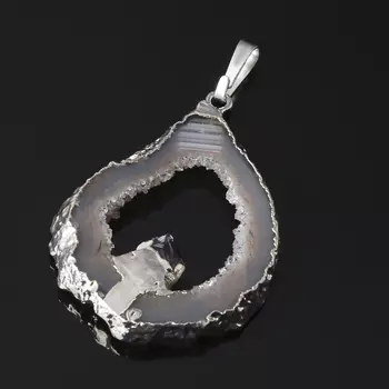 Кулон агат серый (биж. сплав) срез с кристаллом аметиста 4-5 см