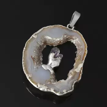 Кулон агат серый (биж. сплав) срез с кристаллом аметиста 4-5 см