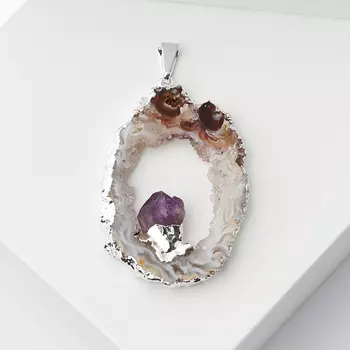 Кулон агат серый (биж. сплав) срез с кристаллом аметиста 4-6 см