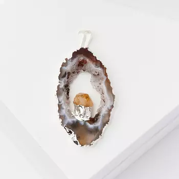 Кулон агат серый (биж. сплав) срез с кристаллом цитрина 4-6 см