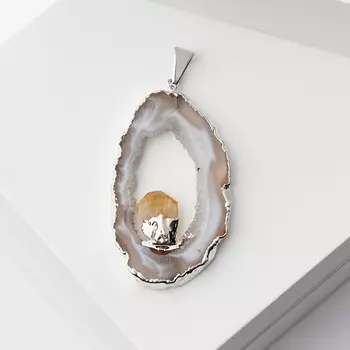 Кулон агат серый (биж. сплав) срез с кристаллом цитрина 4-6 см