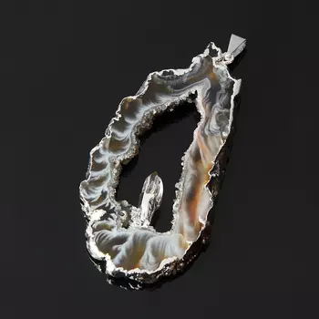 Кулон агат серый (биж. сплав) срез с кристаллом горного хрусталя 5-7,5 см