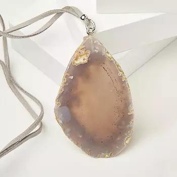 Кулон агат серый (биж. сплав, текстиль) срез