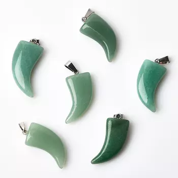 Кулон авантюрин зеленый клык (биж. сплав) 3,5-4 см