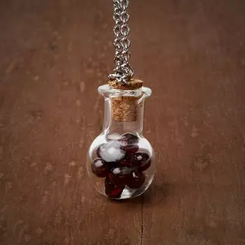 Кулон гранат альмандин (биж. сплав, сталь хир., стекло) бутылочка 3 см