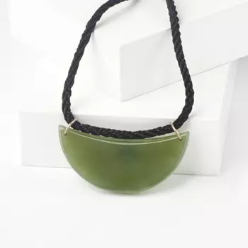 Кулон нефрит зеленый