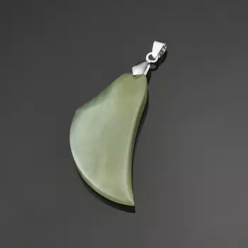 Кулон нефрит зеленый (биж. сплав) 6,5 см