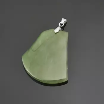 Кулон нефрит зеленый (биж. сплав) 6,5 см