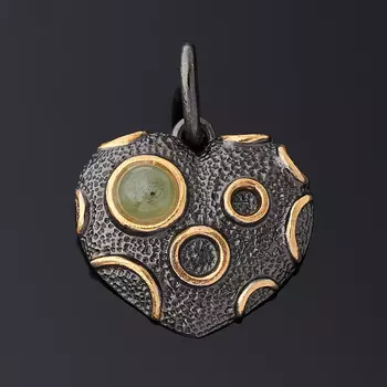 Кулон нефрит зеленый (серебро 925 пр. позолота, родир. черн.) сердечко