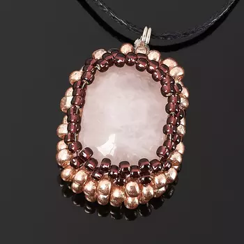 Кулон розовый кварц (текстиль)