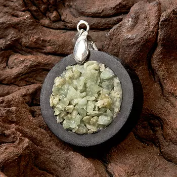 Кулон жадеит круг (дерево)