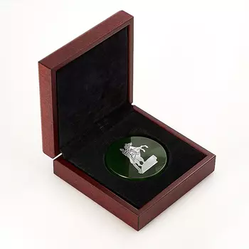 Медаль Санкт-Петербург нефрит зеленый, красное дерево 5-5,5 см