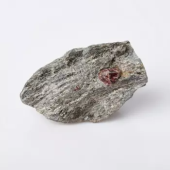 Образец гранат альмандин (в породе) M (7-12 см)