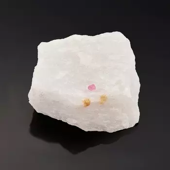 Образец шпинель (в породе) S (4-7 см)