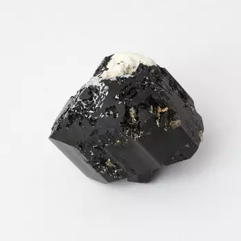 Образец турмалин черный (шерл) (1,5-2 см)