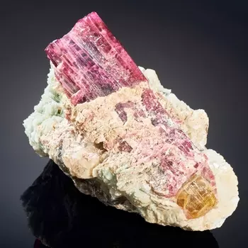 Образец турмалин розовый,полихромный, кварц, клевеландит L 8х10х15 см