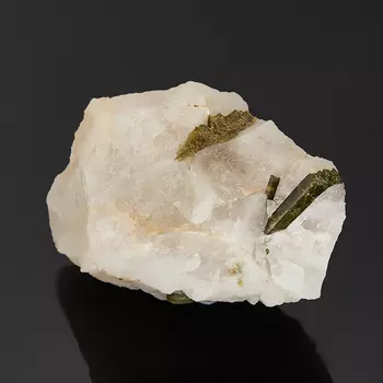 Образец турмалин зеленый (верделит) (в породе) S (4-7 см)