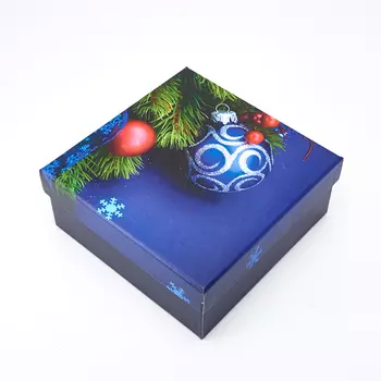 Подарочная упаковка универсальная 165х165х70 мм