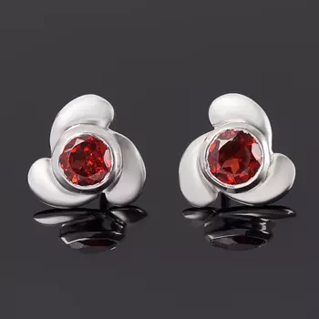 Серьги гранат альмандин (серебро 925 пр.) пуссеты огранка