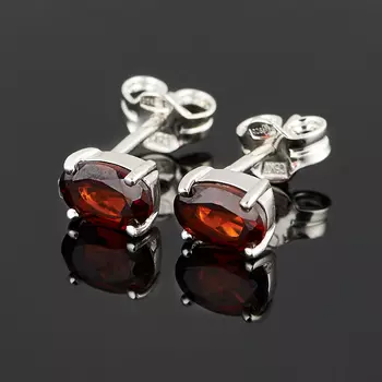 Серьги гранат альмандин (серебро 925 пр. родир. бел.) пуссеты огранка