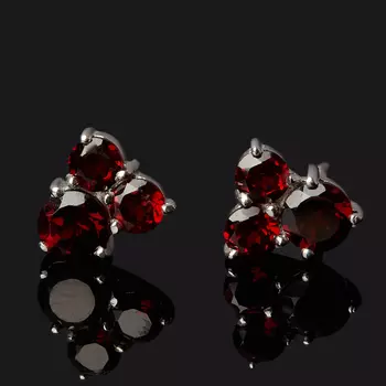 Серьги гранат альмандин (серебро 925 пр. родир. бел.) пуссеты огранка