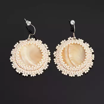 Серьги перламутр бежевый (биж. сплав, сталь хир.)