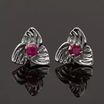 Серьги рубин (серебро 925 пр. родир. бел.) пуссеты огранка