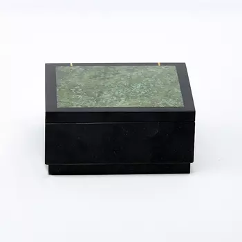 Шкатулка долерит, жадеит 7х7х3,5 см
