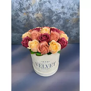 Букет из мыльных роз №3 в бумаге Velvet Flowers