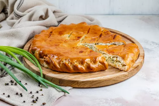 Пирог с зеленым луком и яйцом