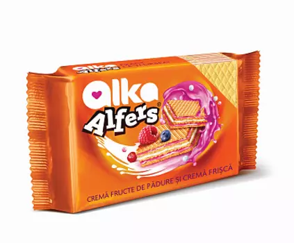 Вафли Alfers с кремом из диких ягод и взбитыми сливками Alka